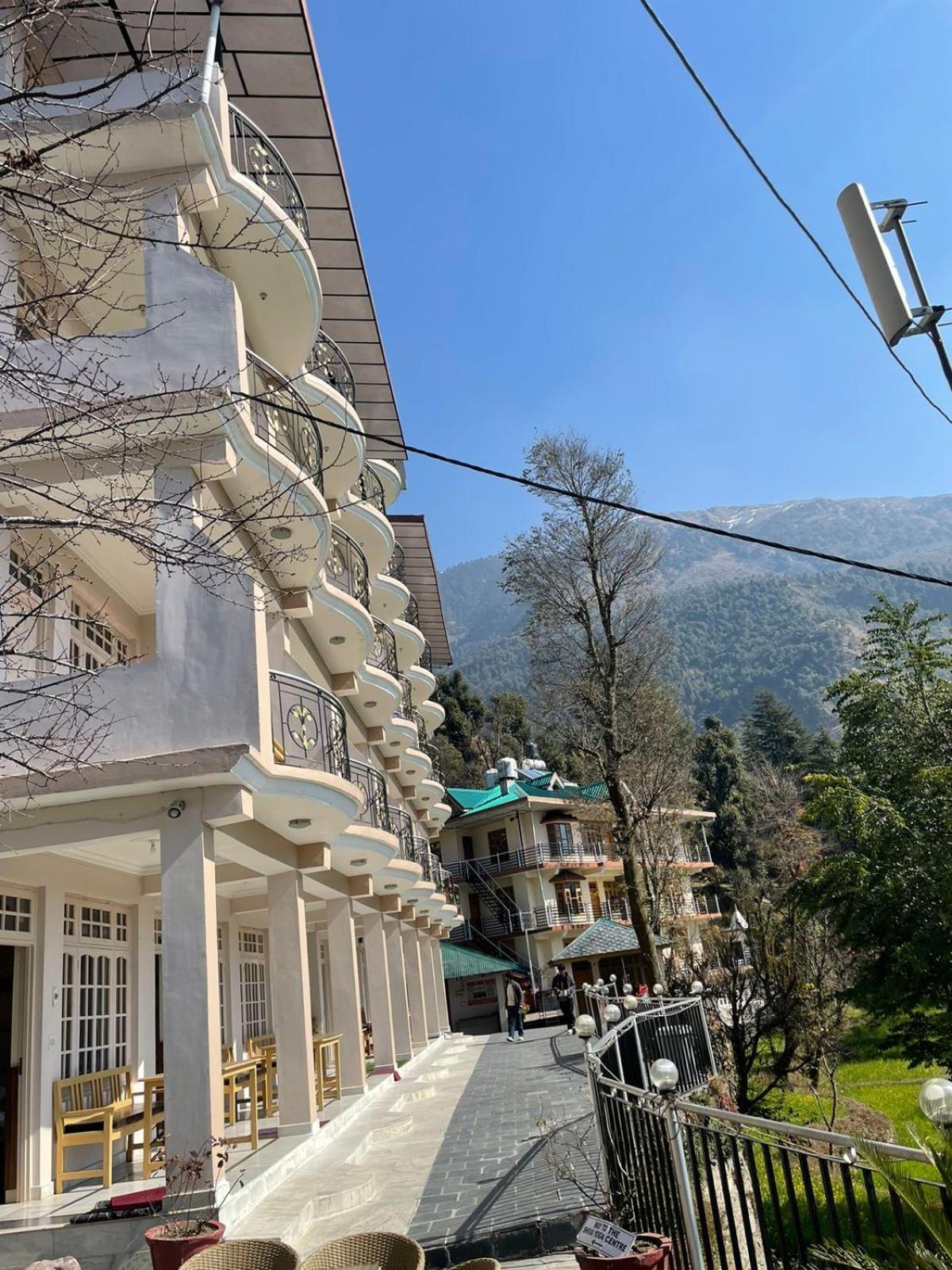 Sky Pie Hotel Dharamshala Bagian luar foto